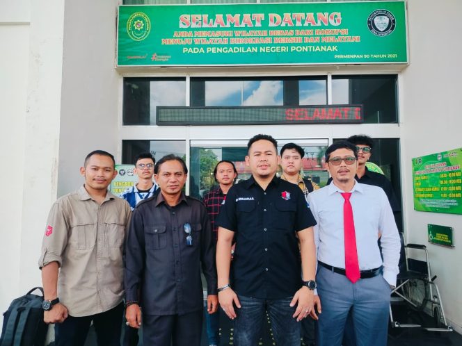 
					Kuasa Hukum Desak Pembatalan Status Tersangka Ketua Bawaslu Kota Pontianak