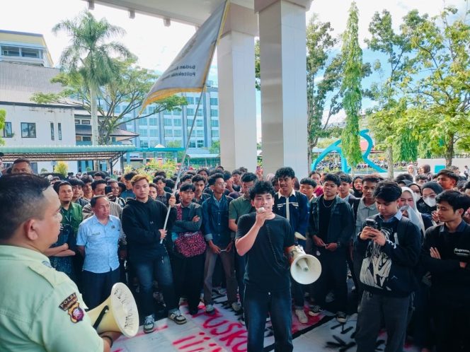 
					Aliansi Mahasiswa POLNEP Gelar Aksi di Depan Rektorat, Tuntut Transparansi dan Integritas Kampus