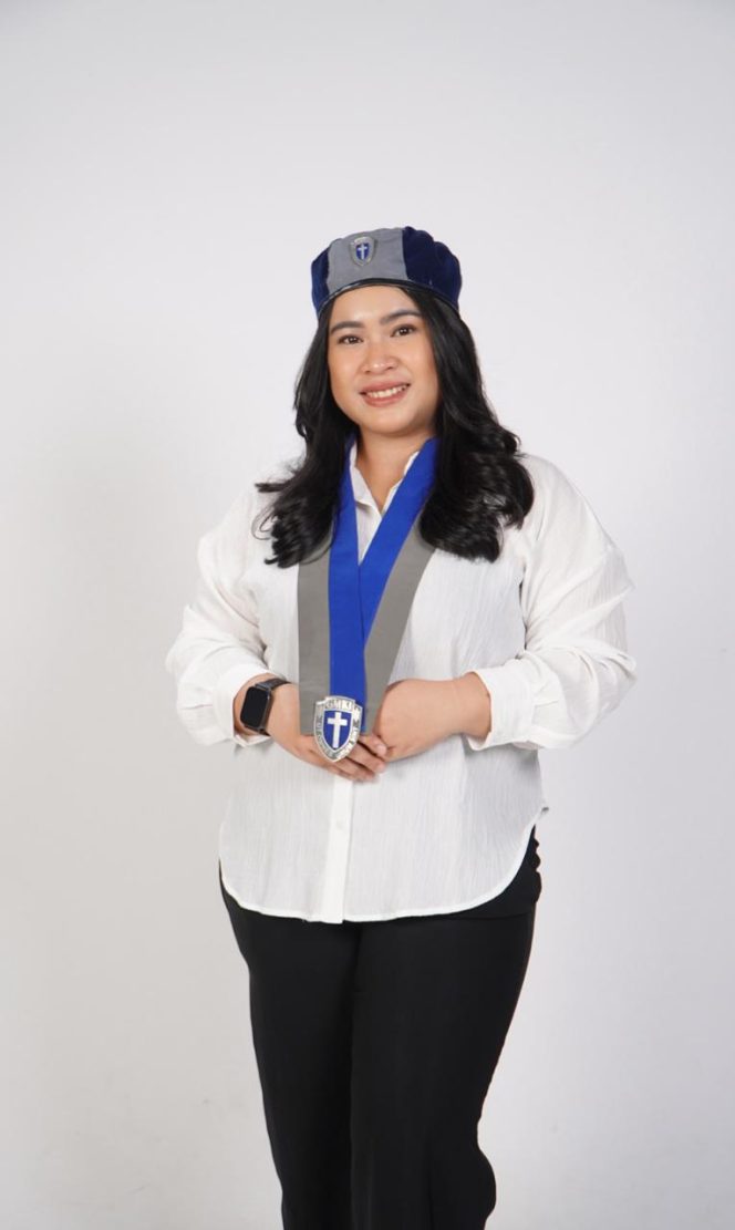 
					Glow Up Tak Cukup Cantik: Mengapa Perempuan Perlu Cerdas di Era Digital