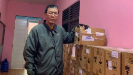 Ustad Condro dari Lembaga Baitulmaal Saudara Seiman Kalimantan Barat dan Al-quran Wakaf