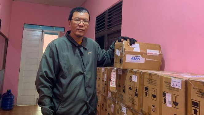 
Ustad Condro dari Lembaga Baitulmaal Saudara Seiman Kalimantan Barat dan Al-quran Wakaf
