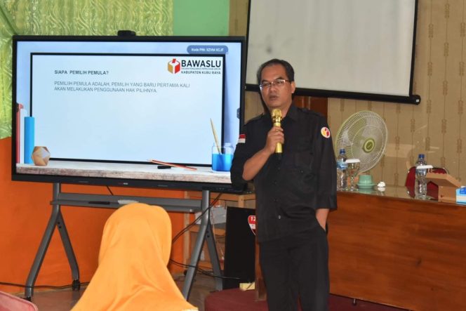
					Bawaslu Kubu Raya Perkuat Pendidikan Politik Pemilih Pemula di Era Digital