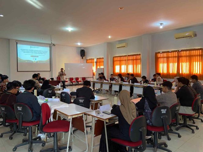 
Staf Ketua KPPU RI Apresiasi Daya Kritis Peserta LK II HMI Cabang Pontianak