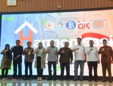 Anggota Komisi V DPR RI Yuliansyah, Kepala OJK Kalimantan Barat, Analis Ekonomi Bank Indonesia Kalimantan Barat, Wakil Bupati Kabupaten Kubu Raya, serta perwakilan bank penyalur FLPP seperti BTN, BSI, Bank Mandiri, BNI, BRI, dan BPD Bank Kalbar