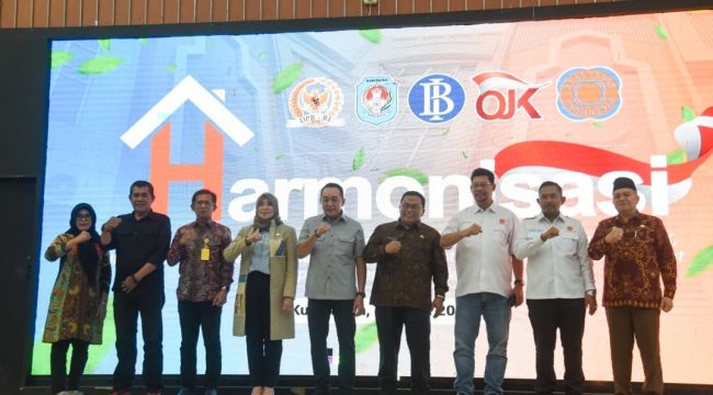Anggota Komisi V DPR RI Yuliansyah, Kepala OJK Kalimantan Barat, Analis Ekonomi Bank Indonesia Kalimantan Barat, Wakil Bupati Kabupaten Kubu Raya, serta perwakilan bank penyalur FLPP seperti BTN, BSI, Bank Mandiri, BNI, BRI, dan BPD Bank Kalbar