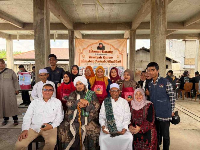 
Ustadz Derry Sulaiman Kunjungi Rumah Makan Gratis Habib di Pontianak