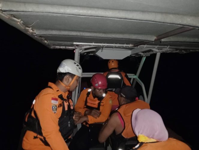 
Tim SAR Gabungan Berhasil Selamatkan Delapan Korban Kapal Motor Tenggelam di Perairan Sungai Cina Kayong Utara