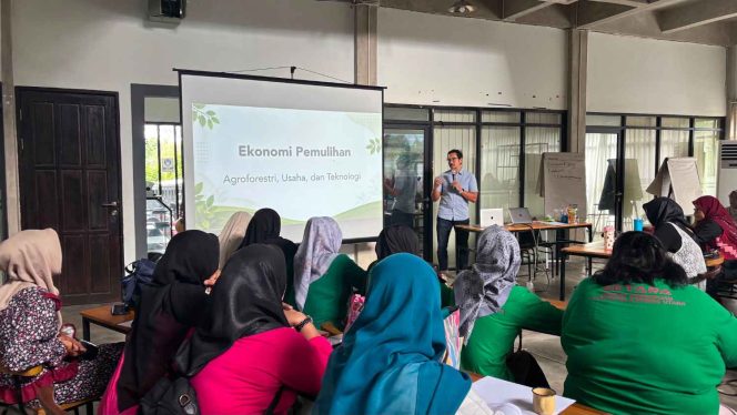
Workshop Gesit Maju Digital Dorong Perempuan Kembangkan Usaha Berkelanjutan Berbasis Potensi Lokal