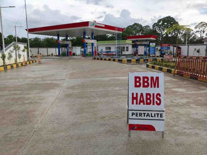 
Imbas Kenaikan BBM Non-subsidi Diduga Picu Pertalite SPBU Nusa Asia Wonodadi Langka, Bupati Kubu Raya Angkat Bicara