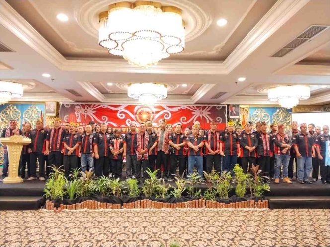 
Kepengurusan Mangkok Merah Resmi Dilantik, Siap Lestarikan Adat dan Bersinergi Jaga Kondusivitas Kalbar