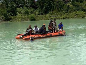 Tim SAR Gabungan Lakukan Pencarian Anak Tenggelam di Danau Biru Sintang