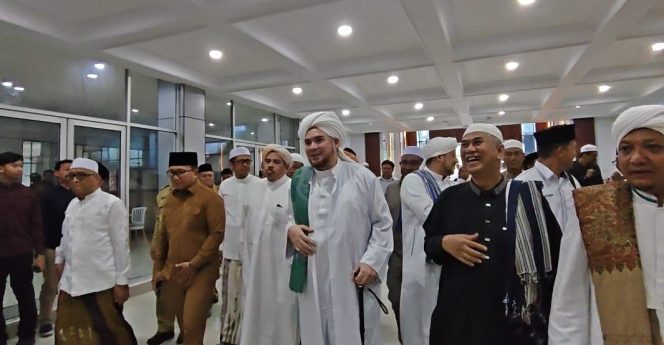 
Dialog Kebangsaan di Kubu Raya, Habib Jindan Serukan Persatuan Umat dan Harmoni dalam Keberagaman
