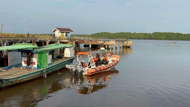 
Tim SAR Gabungan Lakukan Pencarian Korban Diterkam Buaya di Batu Ampar, Kubu Raya