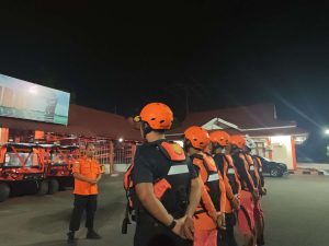 Tim SAR Gabungan Cari Korban Terjatuh dari Kapal Motor Tambang di Desa Penyelimau, Sanggau