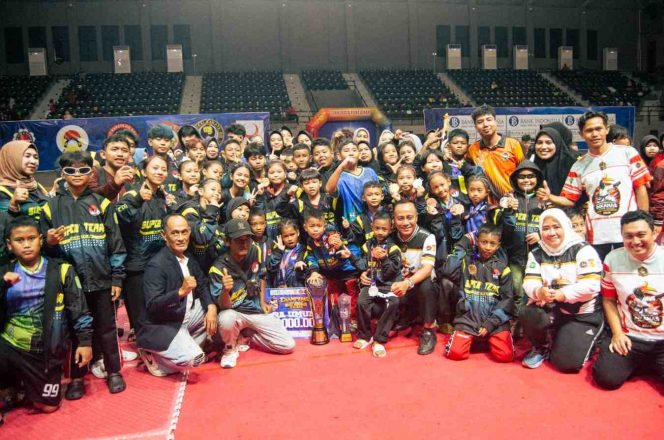 
SUPERTEAM 34 RAIH JUARA UMUM I DAN PIALA BERGILIR WAKIL GUBERNUR KALBAR
