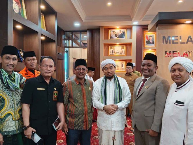 
Kubu Raya Gelar Dialog Kebhinekaan, Habib Abdurahman Hafis Almuthahar: Persatuan Harus Dirawat dengan Saling Menghormati