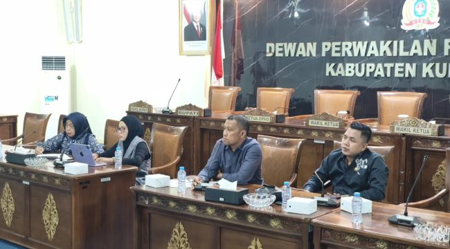 Komisi IV DPRD Kabupaten Kubu Raya menggelar rapat kerja bersama Dinas Pendidikan Kabupaten Kubu Raya