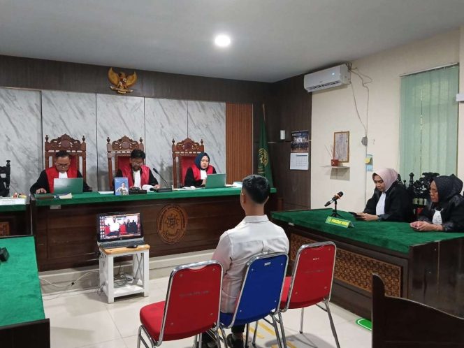 
Mantan Anggota Polres Melawi Divonis 10 Tahun Penjara dalam Kasus Dugaan Narkotika, Kuasa Hukum Siapkan Banding