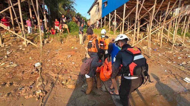 
Hari Kedua Pencarian, Tim SAR Gabungan Temukan Korban Tenggelam di Sungai Meliau Hilir