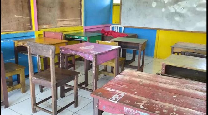 
Kondisi SDN 52 Sungai Raya Memprihatinkan, Guru dan Siswa Bertahan dengan Fasilitas Seadanya