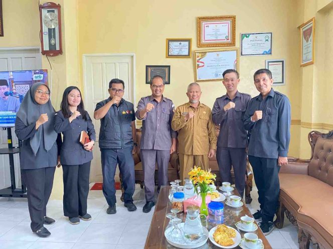 
Bawaslu Kubu Raya Perkuat Sinergi dengan Dinas PMD, Siapkan PKS untuk Pengawasan Pemilu