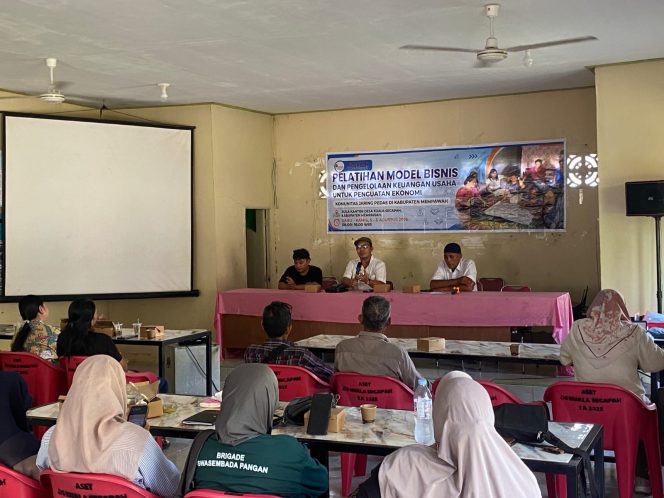 
30 Petani JARINGPEDAS Mempawah Perkuat Kapasitas Model Bisnis dan Pengelolaan Keuangan Usaha
