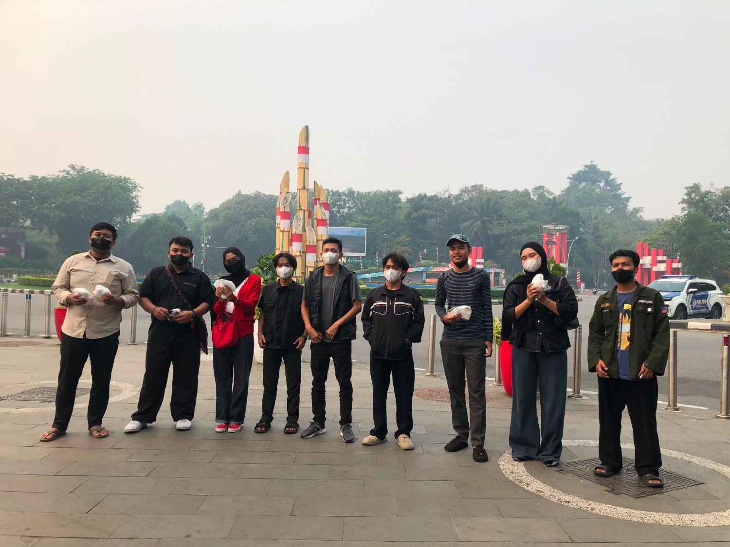 BEM Seka Kalbar dan HMI Komdak Bagikan 10.000 Masker di Hari Kemerdekaan