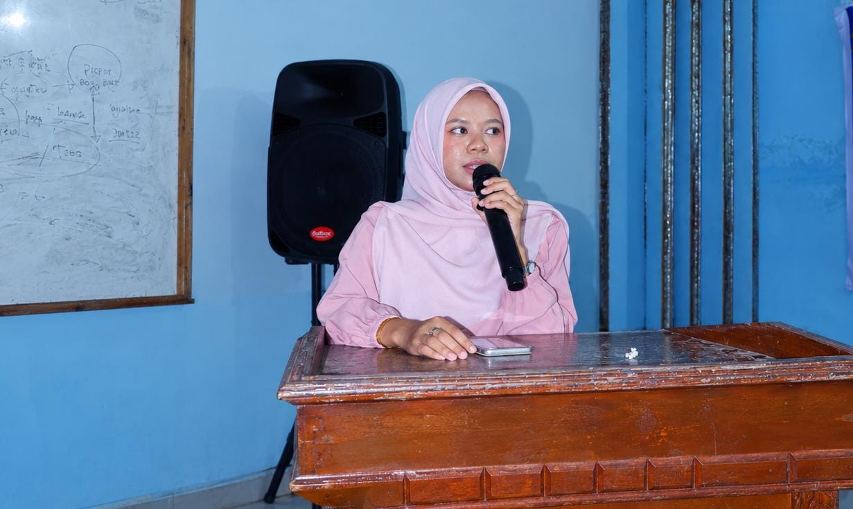 Ketua PD IPM Kubu Raya, Eny Safitri, saat menyampaikan keterangan terkait sorotan IPM mengenai sulitnya izin penggunaan fasilitas AUM di Kubu Raya, Rabu (30/9/2026).