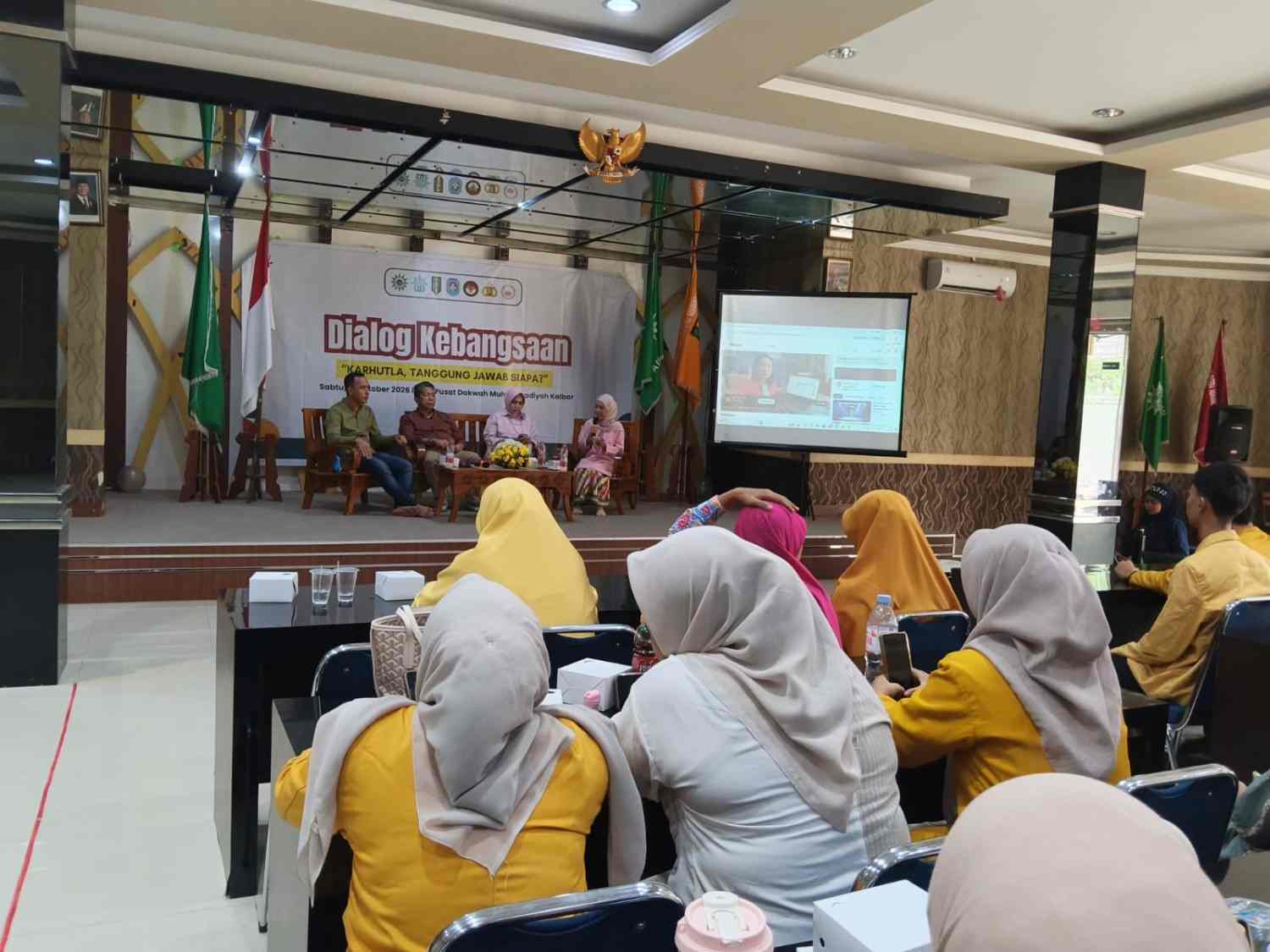 Pimpinan Daerah Muhammadiyah Kabupaten Kubu Raya menggelar FGD bertajuk “Karhutla, Tanggung Jawab Siapa?” di Gedung Dakwah Muhammadiyah Kalimantan Barat, Sabtu (17/10/2026), sebagai bagian dari rangkaian Milad ke-114 Muhammadiyah.