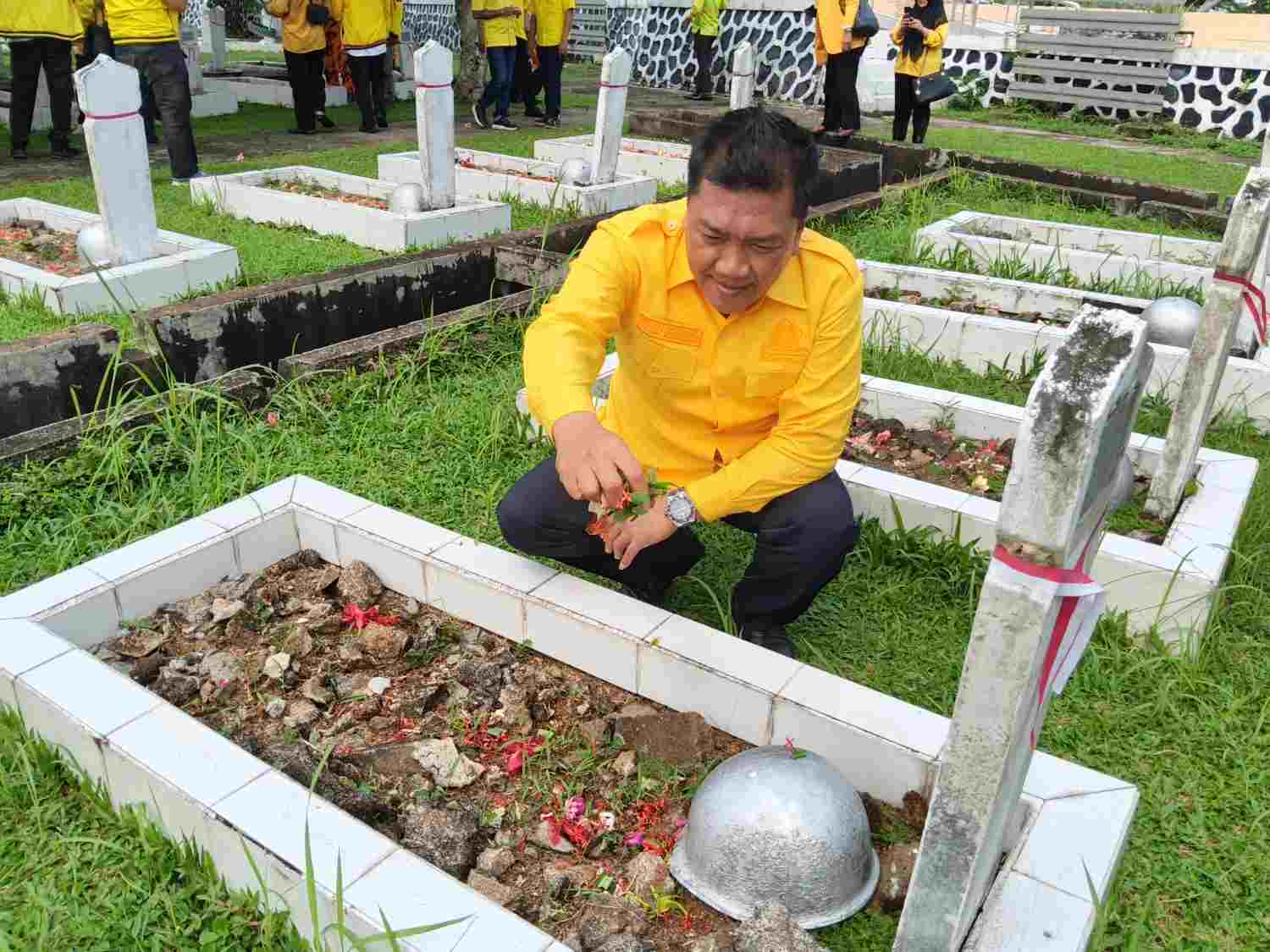 Golkar Kubu Raya Tabur Bunga Peringati HUT ke-62, Siapkan Tasyakuran dan Aksi Sosial