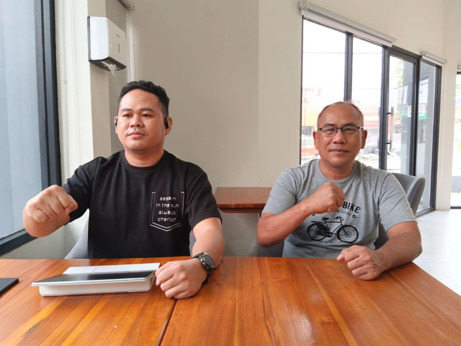 Advokat Lawyer Muda Kalimantan Barat, Rusliyadi, mengecam dugaan pembubaran massa aksi dengan kekerasan dan menyatakan kesiapan memberikan pendampingan hukum kepada mahasiswa yang menjadi korban untuk melaporkan peristiwa tersebut kepada aparat penegak hukum di Pontianak.