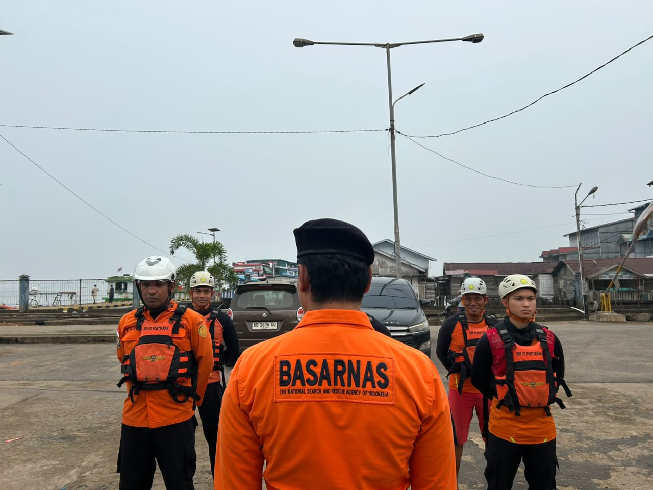 Tim SAR gabungan melakukan operasi pencarian terhadap Sirin (60), pemancing yang dilaporkan hilang dan diduga diterkam buaya di Sungai Kerawang, Kecamatan Batu Ampar, Kabupaten Kubu Raya, Selasa (27/10/2026).